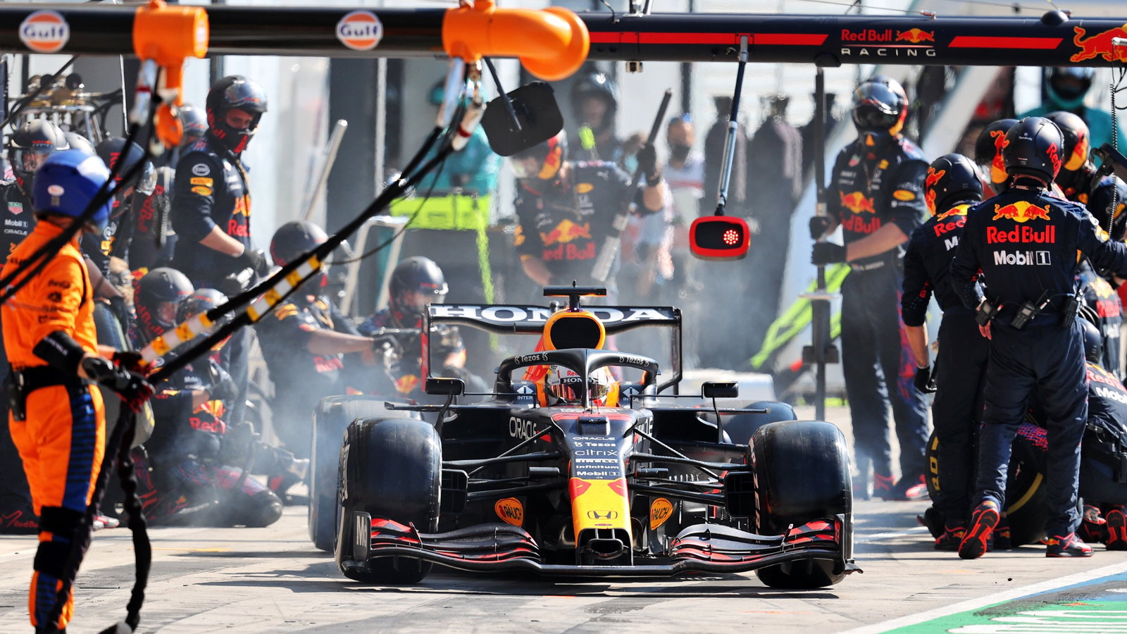 Max Verstappen (NLD) Red Bull Racing RB16B makes a pit stop.