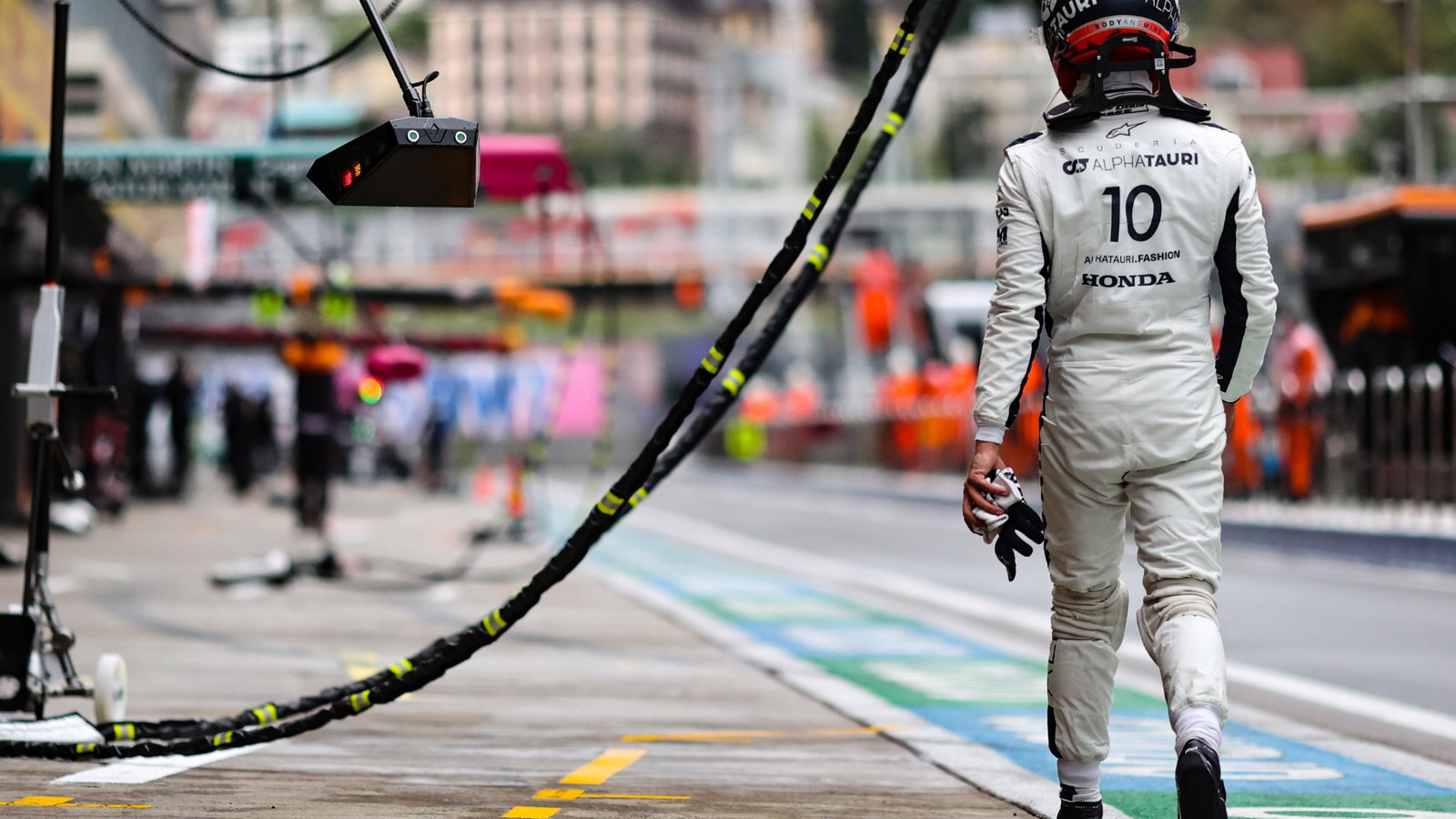 Pierre Gasly (FRA) AlphaTauri.