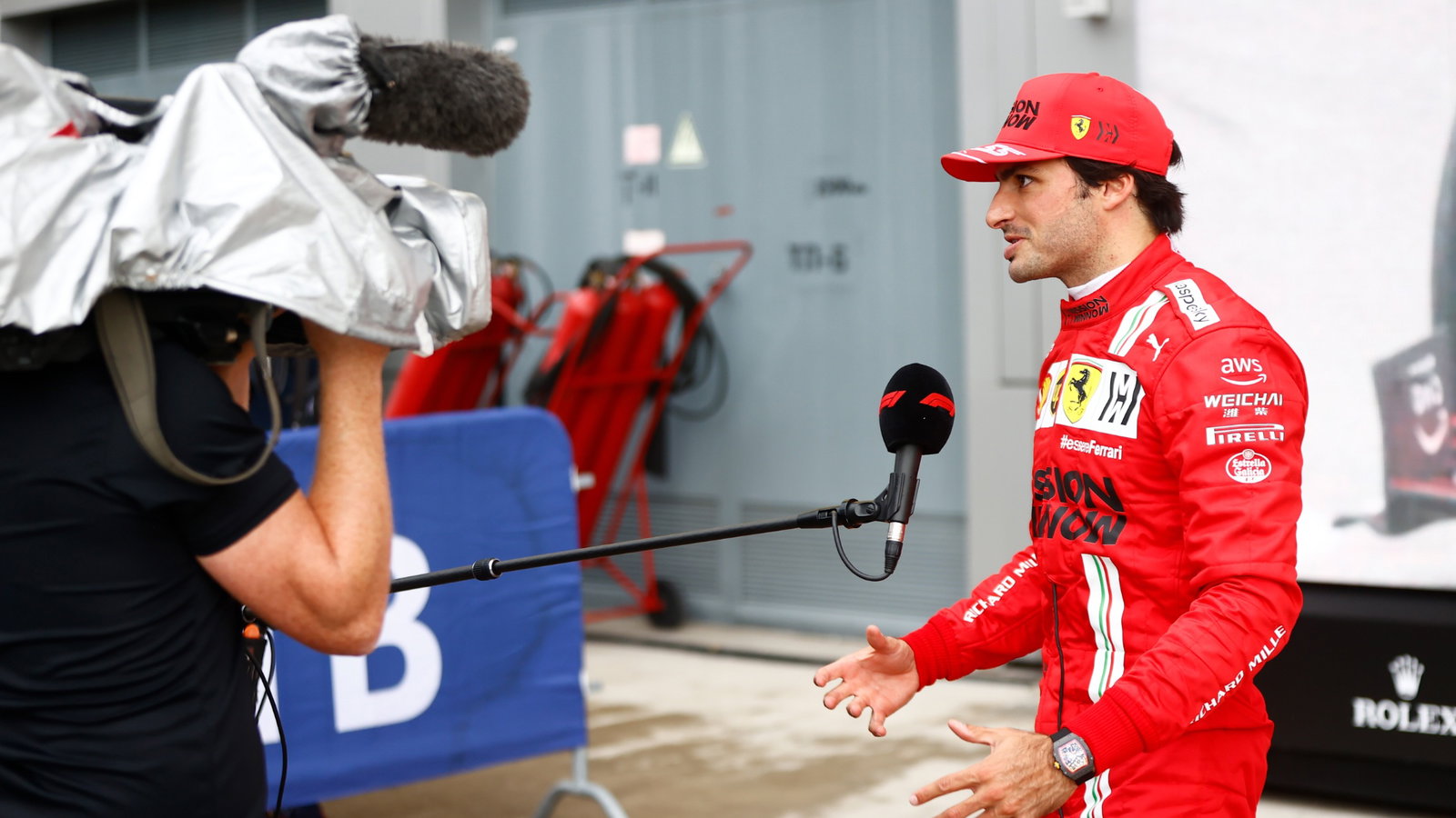 Carlos Sainz Jr (ESP) Ferrari in parc ferme.