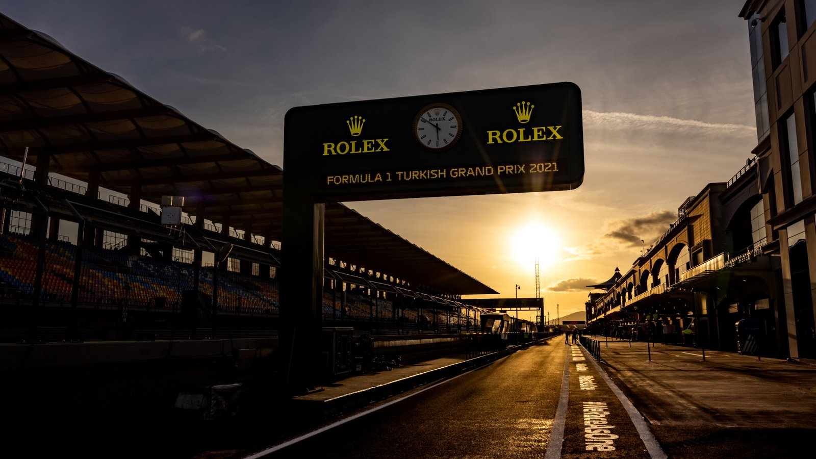 Circuit atmosphere - sunrise in the paddock.