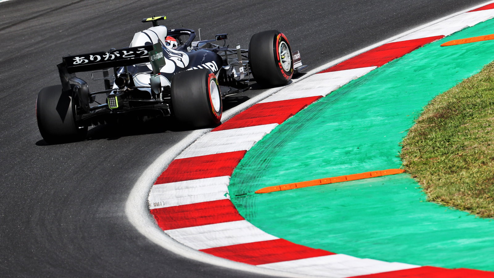 Pierre Gasly (FRA) AlphaTauri AT02.