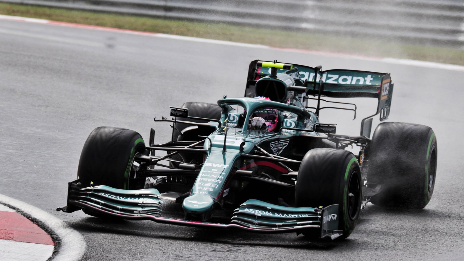 Sebastian Vettel (GER) Aston Martin F1 Team AMR21.