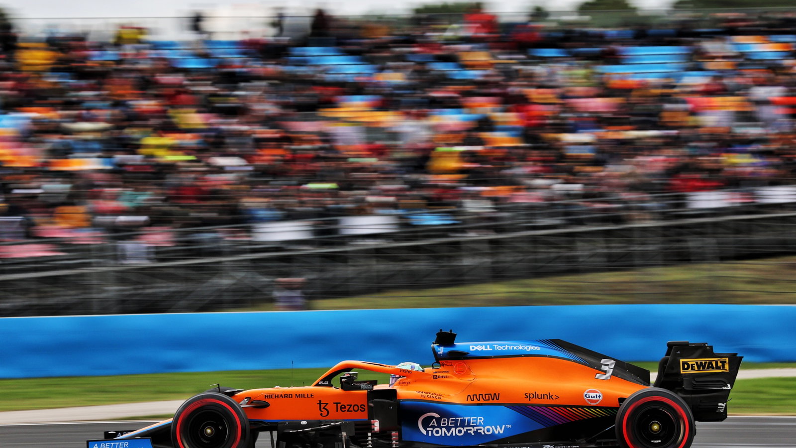 Daniel Ricciardo (AUS) McLaren MCL35M.