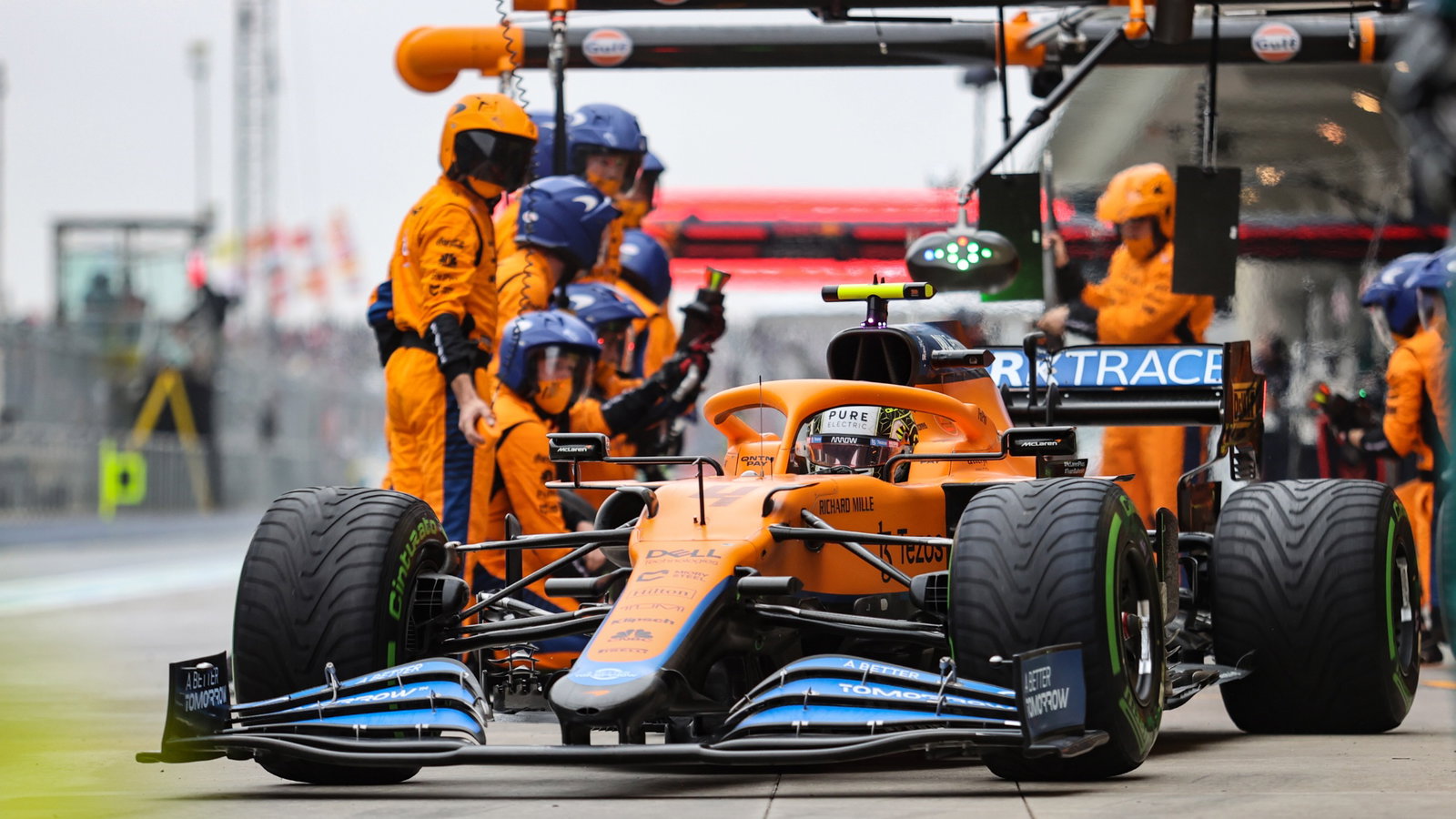 Lando Norris (GBR) McLaren MCL35M makes a pit stop.