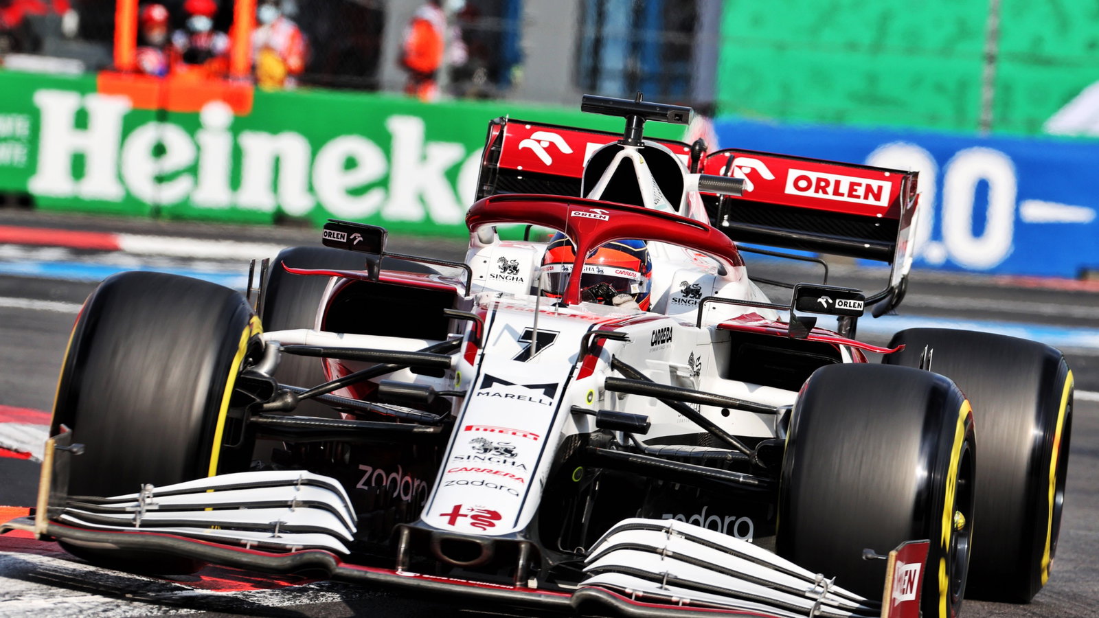Kimi Raikkonen (FIN) Alfa Romeo Racing C41.