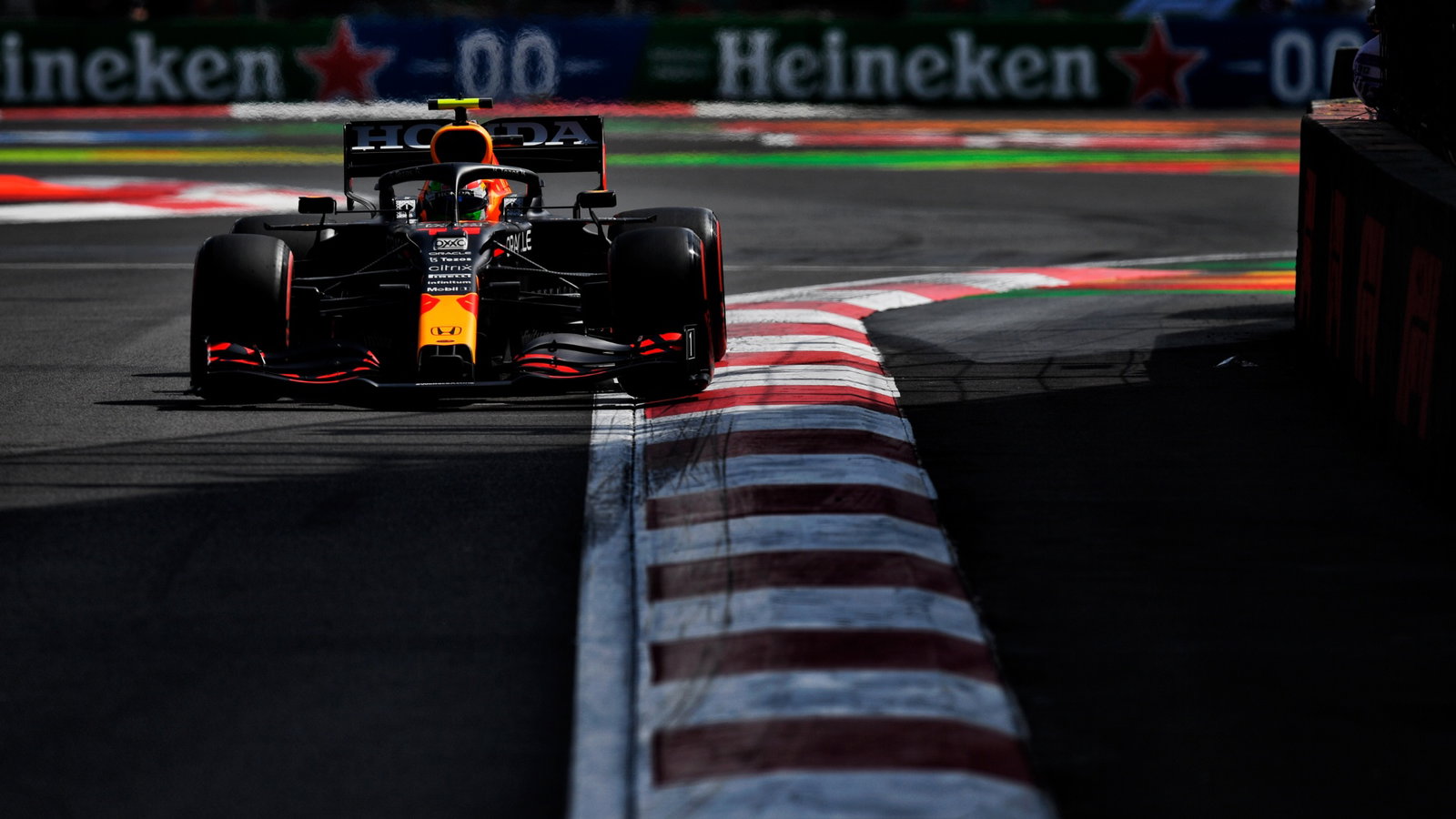 Sergio Perez (MEX) Red Bull Racing RB16B.