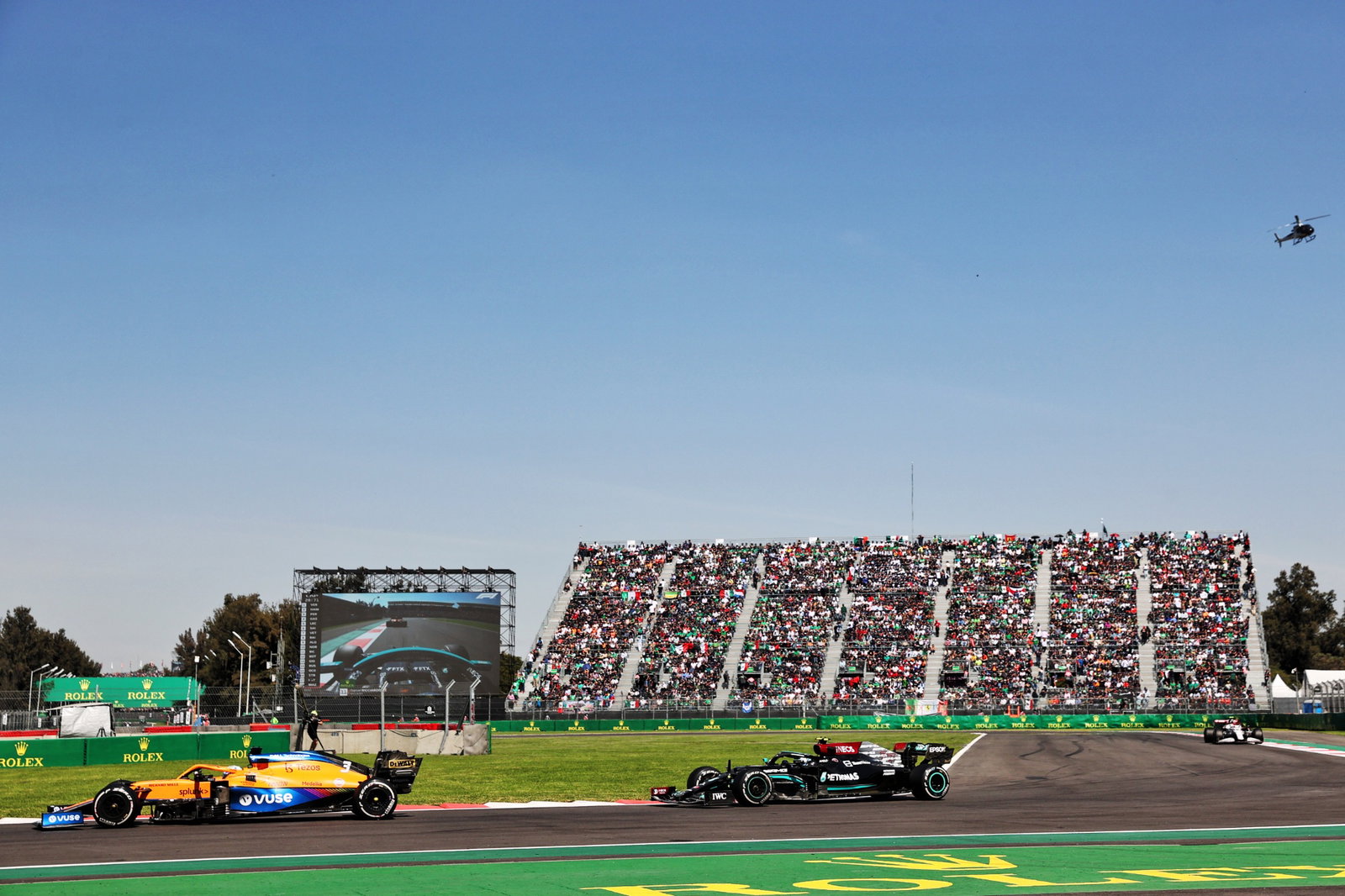 Daniel Ricciardo (AUS) McLaren MCL35M leads Valtteri Bottas (FIN) Mercedes AMG F1 W12.