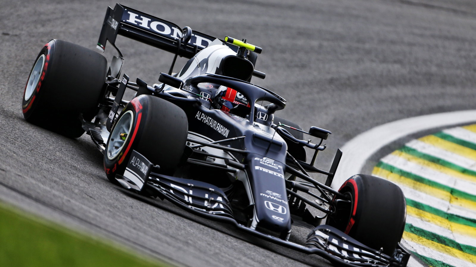 Pierre Gasly (FRA) AlphaTauri AT02.