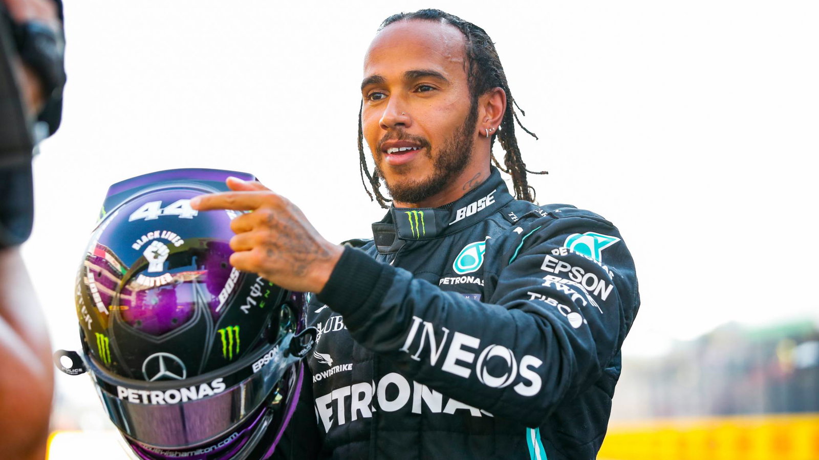 Race winner Lewis Hamilton (GBR) Mercedes AMG F1 celebrates in parc ferme.