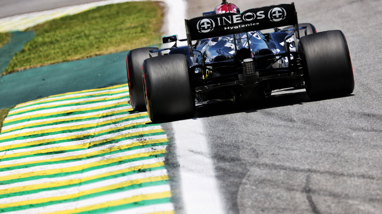 Lewis Hamilton (GBR) Mercedes AMG F1 W12.