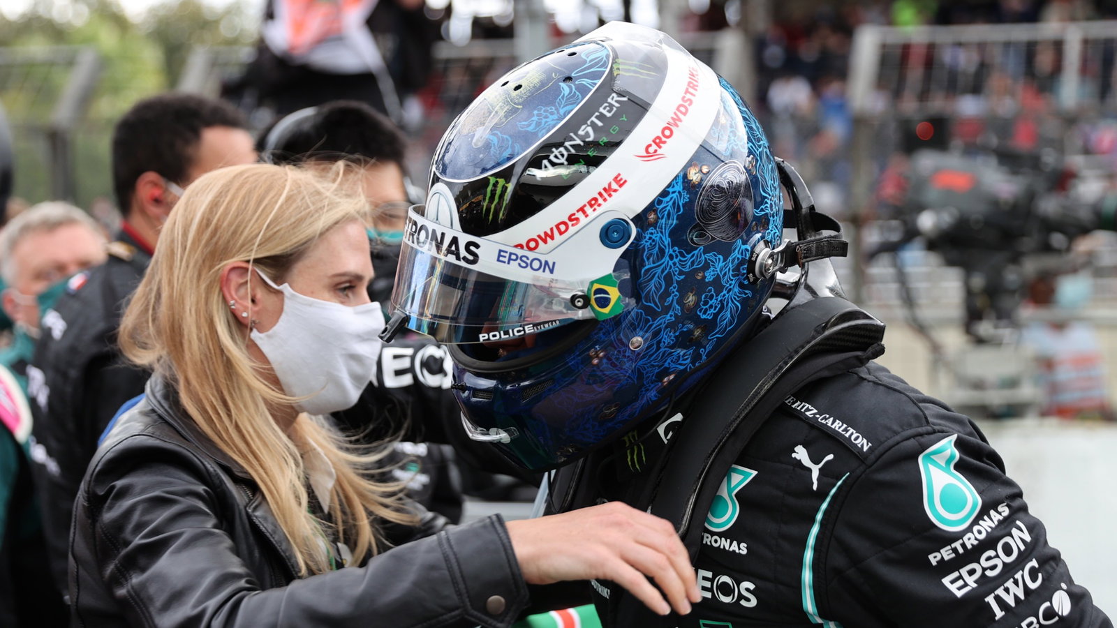 Valtteri Bottas (FIN) Mercedes AMG F1 with his girlfriend Tiffany Cromwell (AUS) Professional Cyclist.