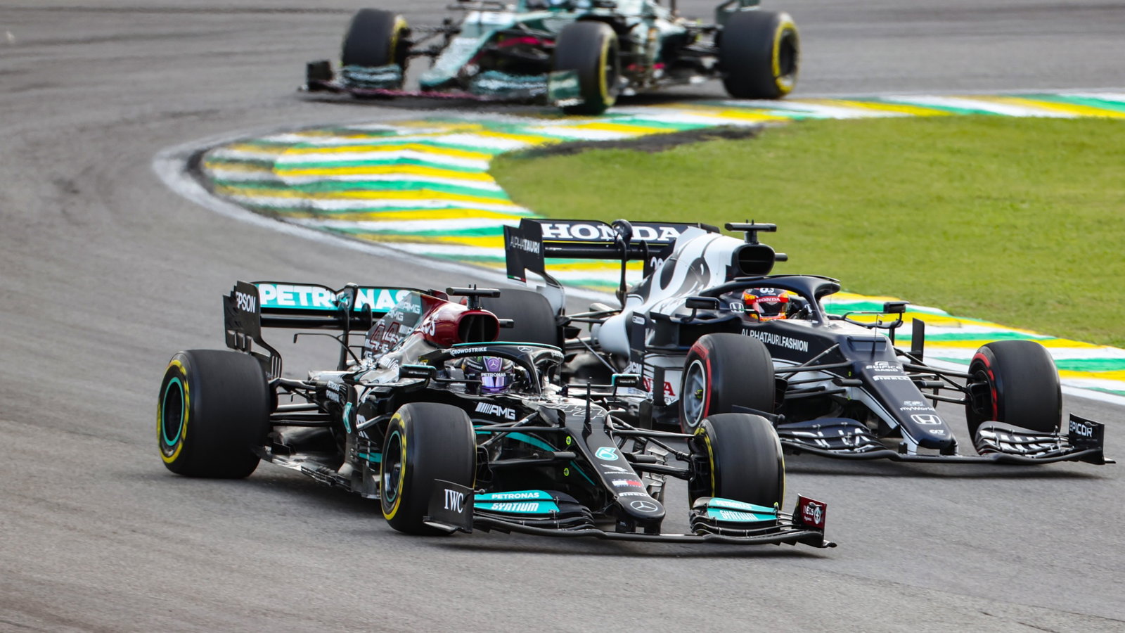 Lewis Hamilton (GBR) Mercedes AMG F1 W12 and Yuki Tsunoda (JPN) AlphaTauri AT02 battle for position.