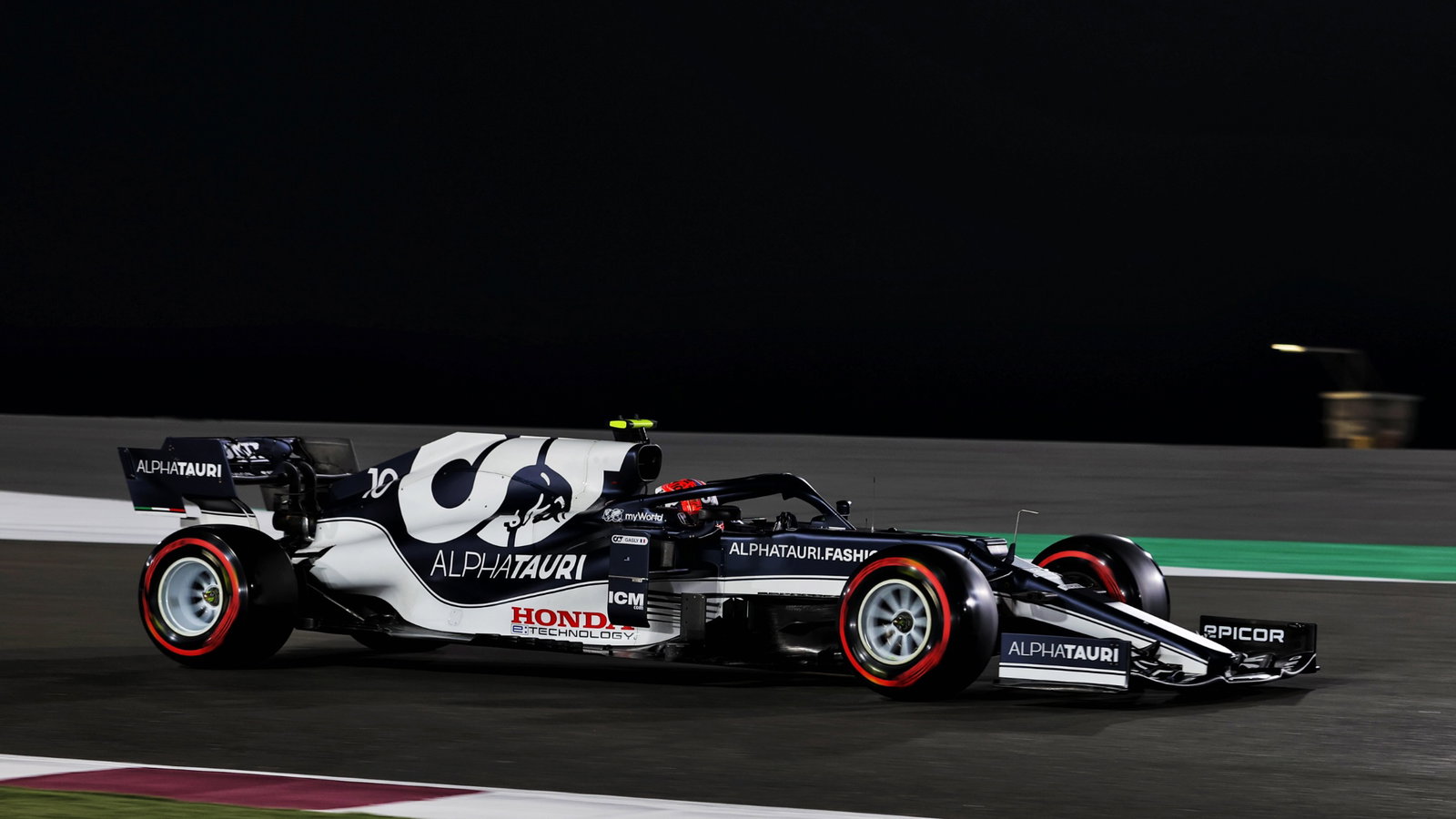 Pierre Gasly (FRA) AlphaTauri AT02.