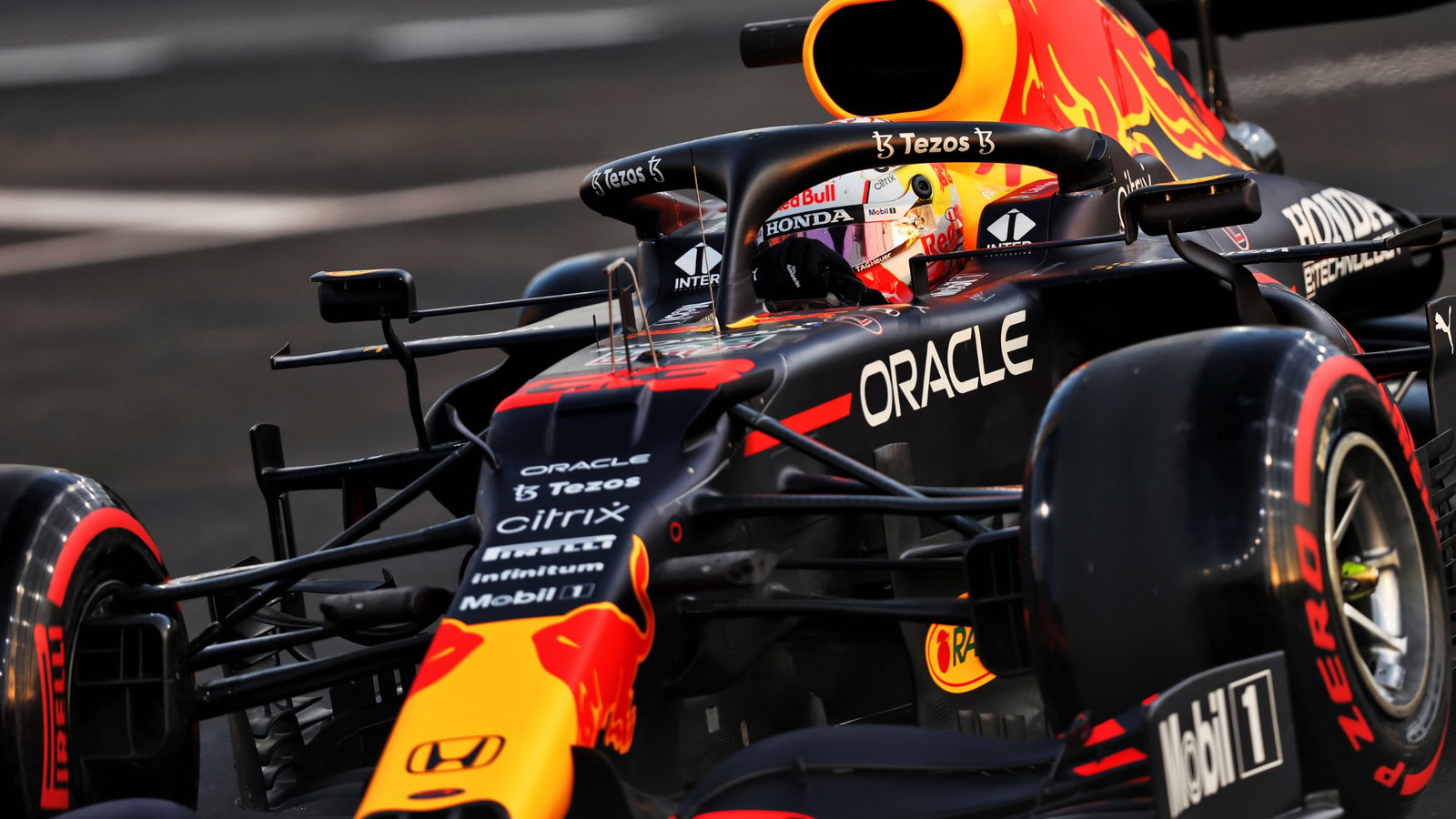 Max Verstappen (NLD) Red Bull Racing RB16B.