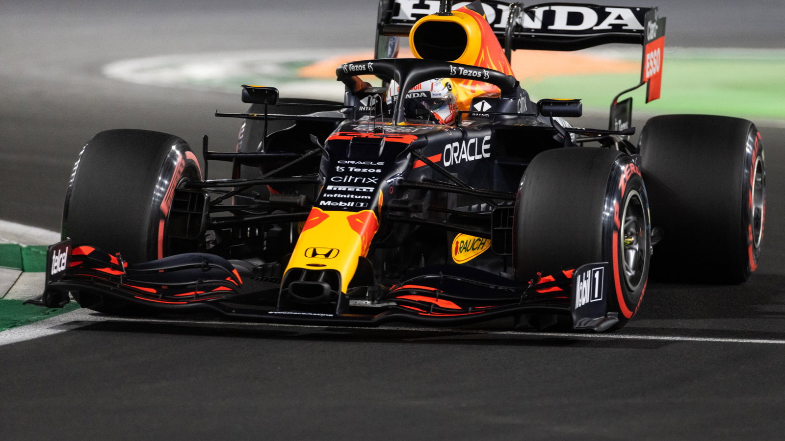 Max Verstappen (NLD) Red Bull Racing RB16B.