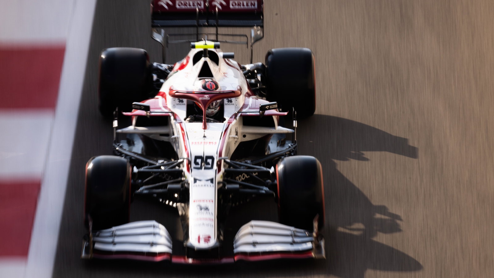 Antonio Giovinazzi (ITA) Alfa Romeo Racing C41.