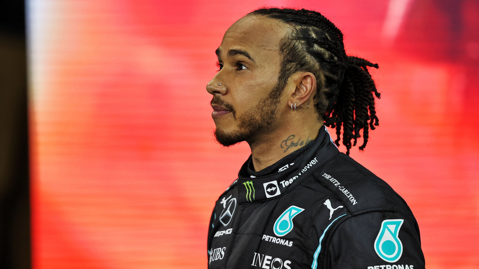 Lewis Hamilton (GBR) Mercedes AMG F1 in parc ferme.