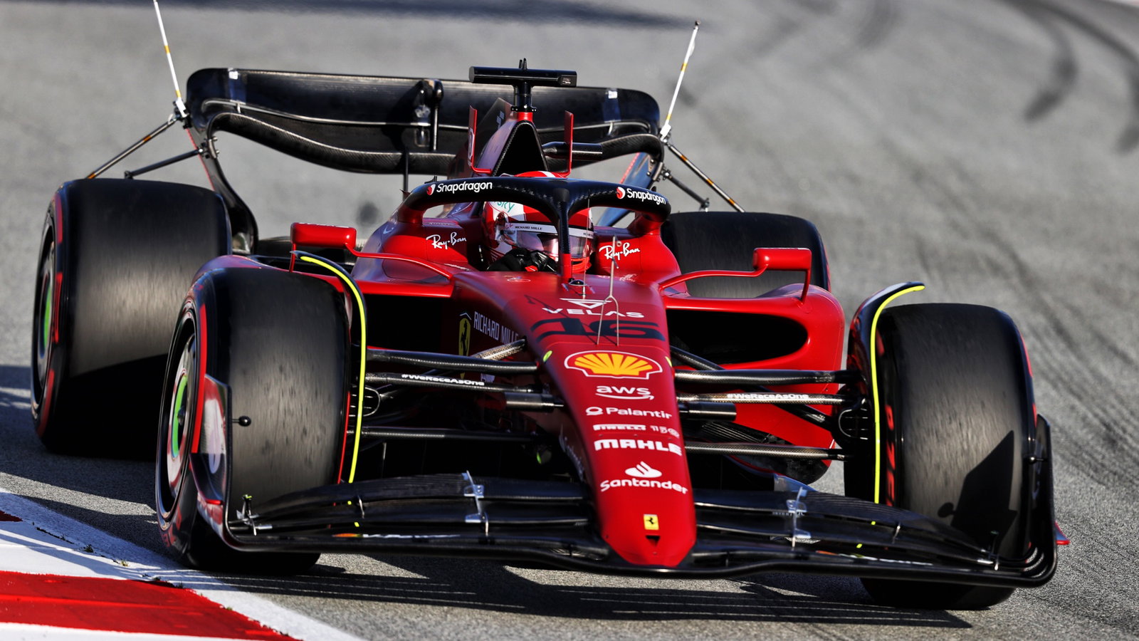 Charles Leclerc (MON) Ferrari F1-75.