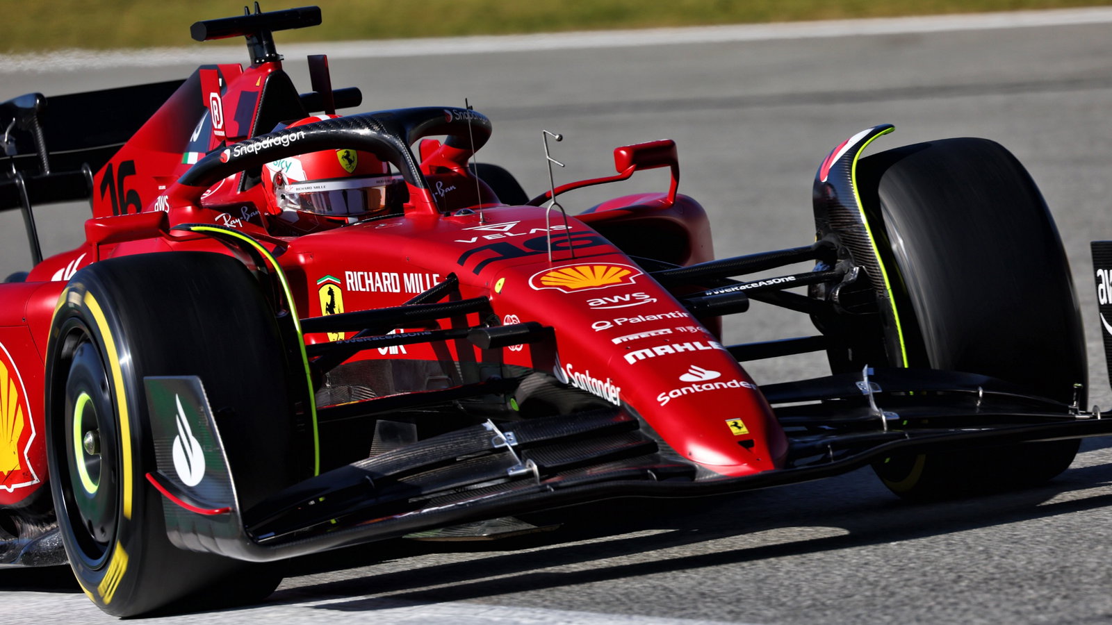 Charles Leclerc (MON) Ferrari F1-75.