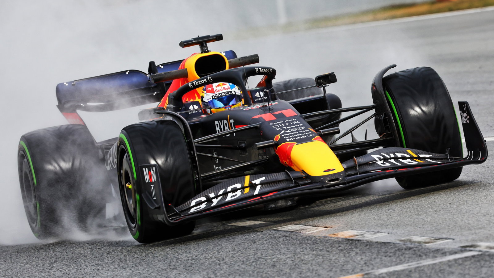 Sergio Perez (MEX) Red Bull Racing RB18.