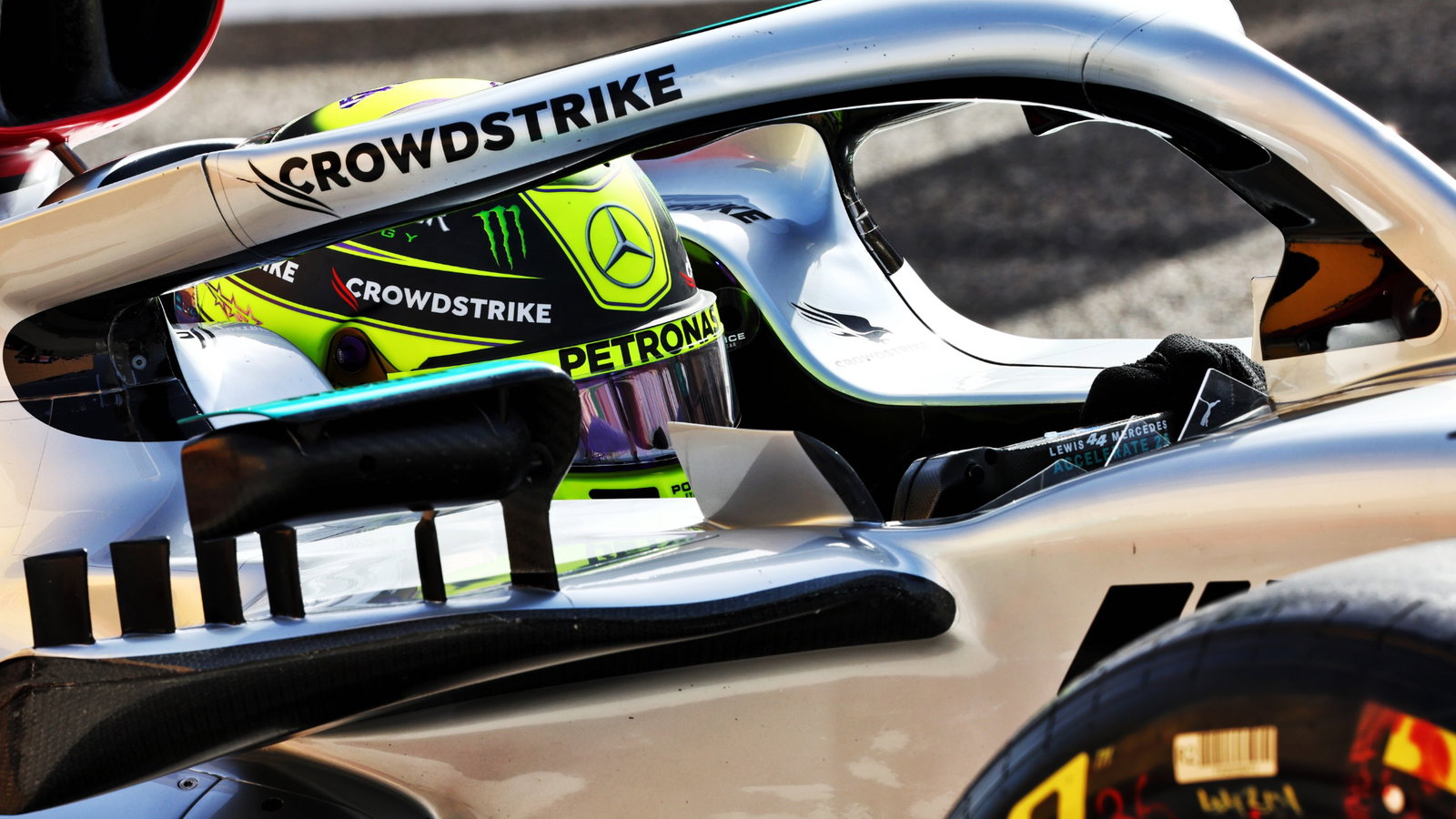 Lewis Hamilton (GBR) Mercedes AMG F1 W13.