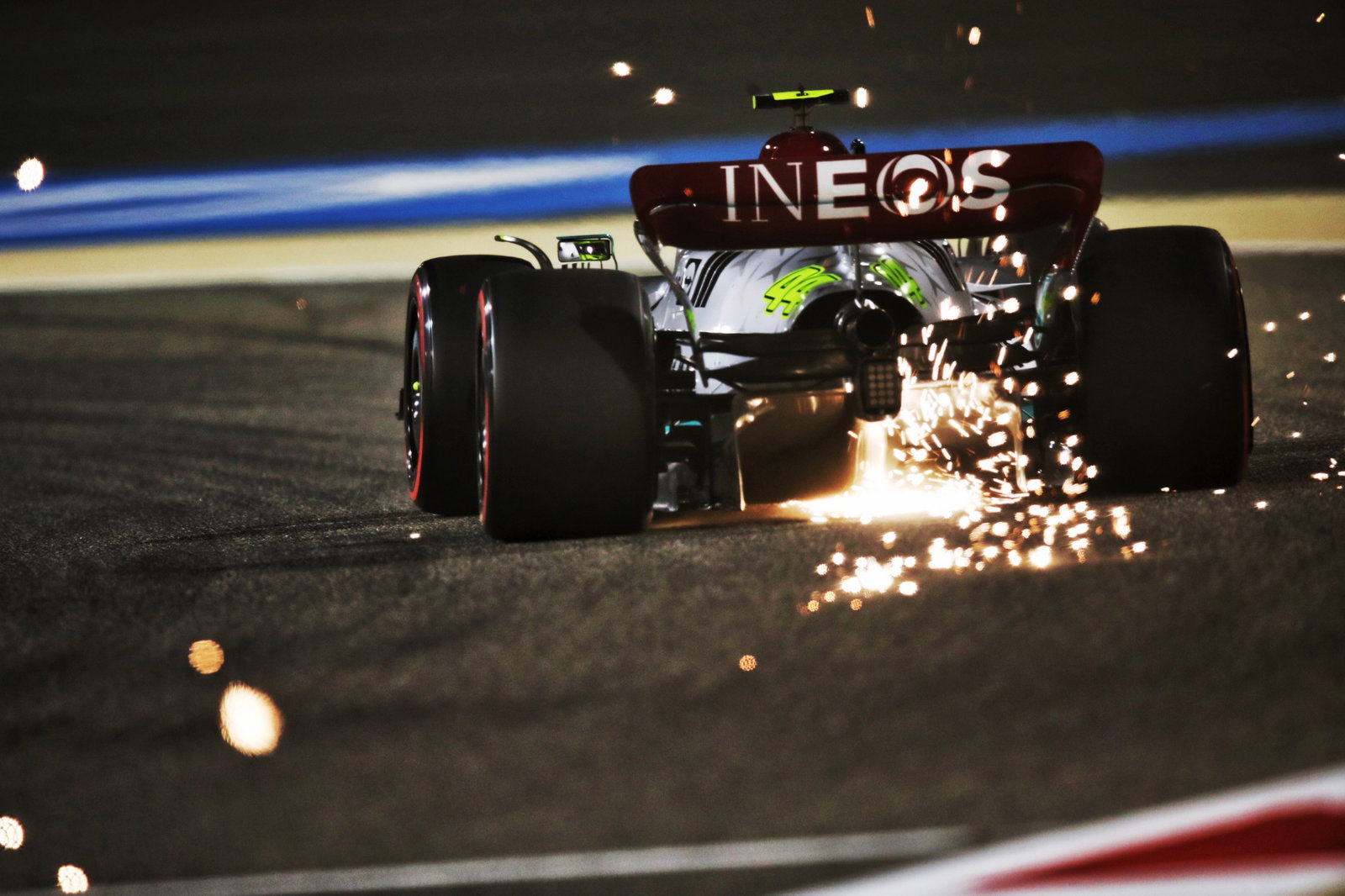 Lewis Hamilton (GBR) Mercedes AMG F1 W13.