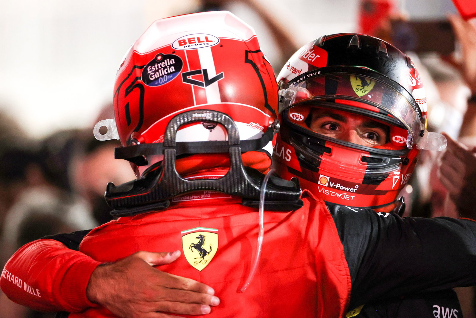 Charles Leclerc (FRA), Scuderia Ferrari dan Carlos Sainz Jr (ESP), Scuderia Ferrari 