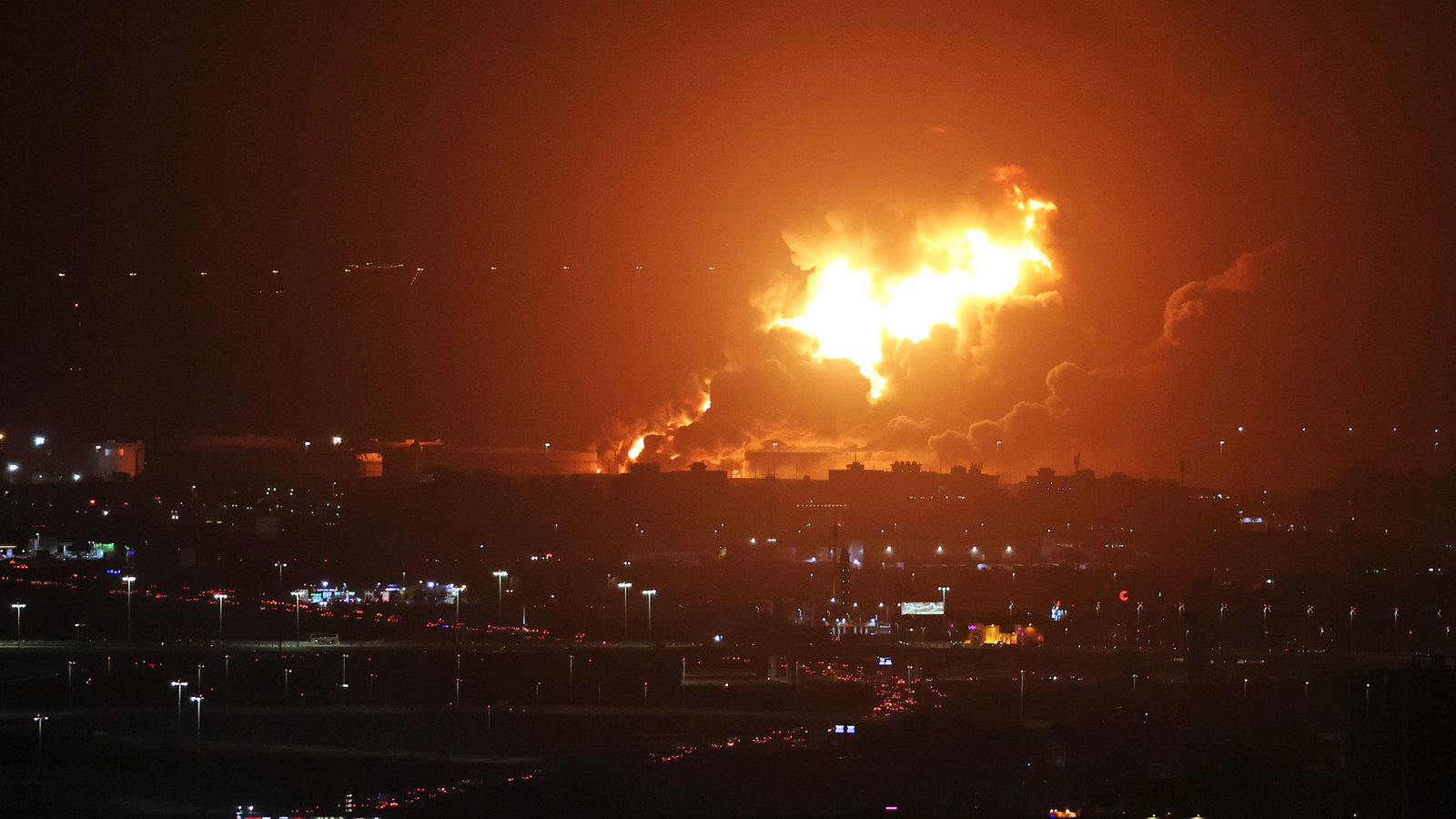 Circuit atmosphere - fire following a missile strike on an Aramco oil facility.
