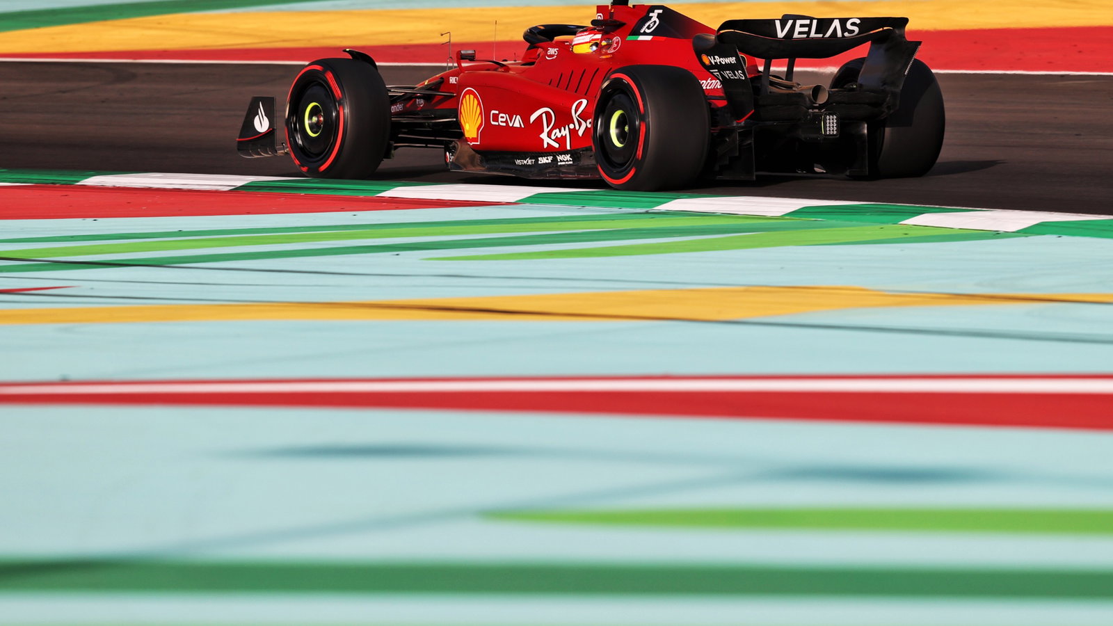 Carlos Sainz Jr (ESP) Ferrari F1-75.