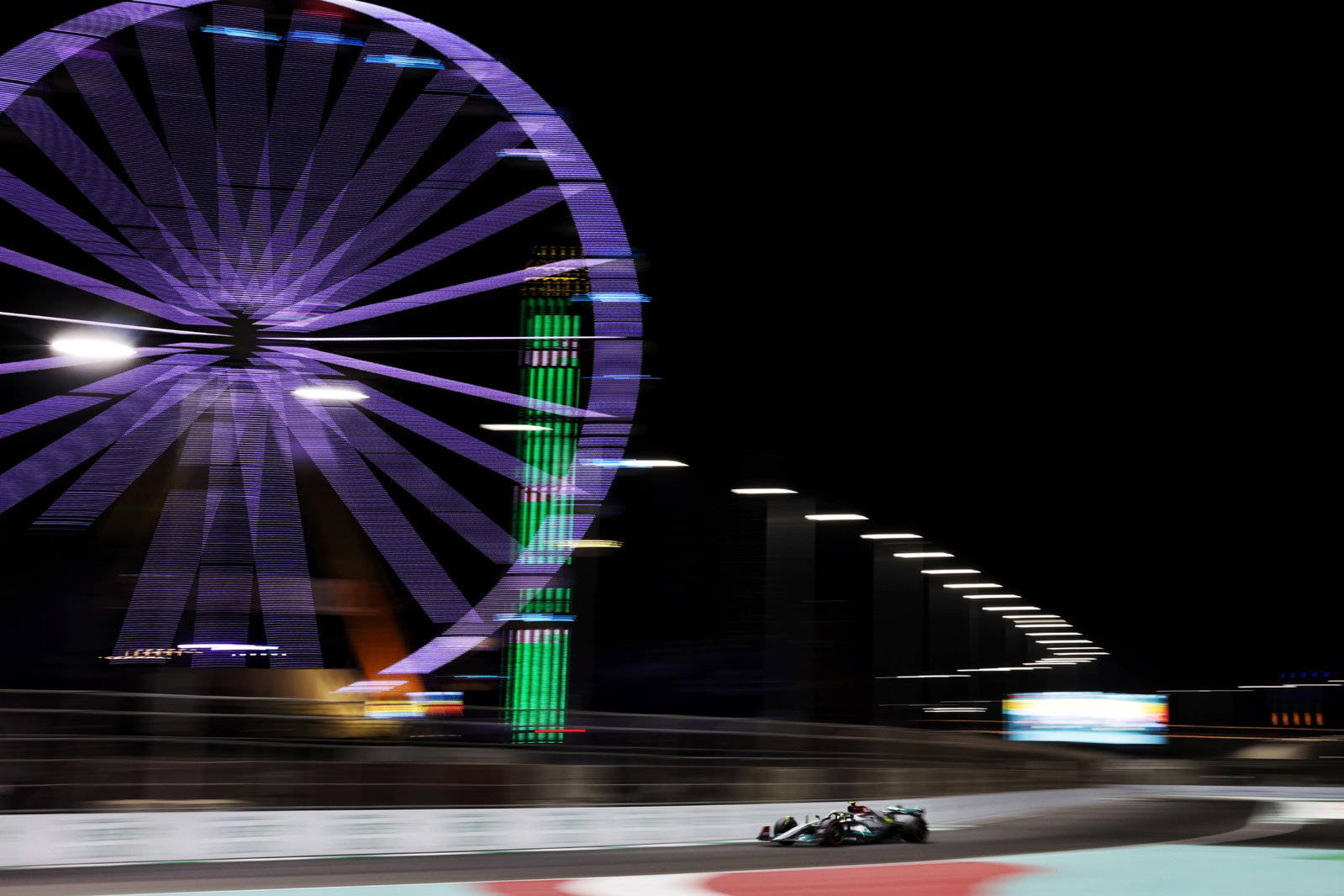 Lewis Hamilton (GBR) ) Mercedes AMG F1 W13.
