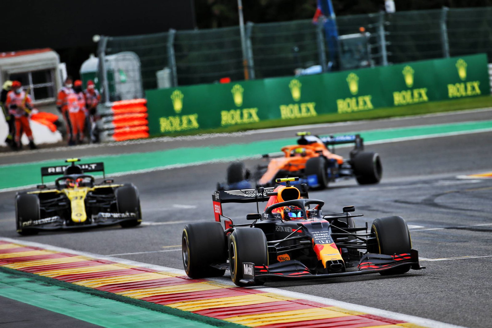 Lewis Hamilton mengatakan Max Verstappen 'mengemudi sendiri di F1 Red Bull'