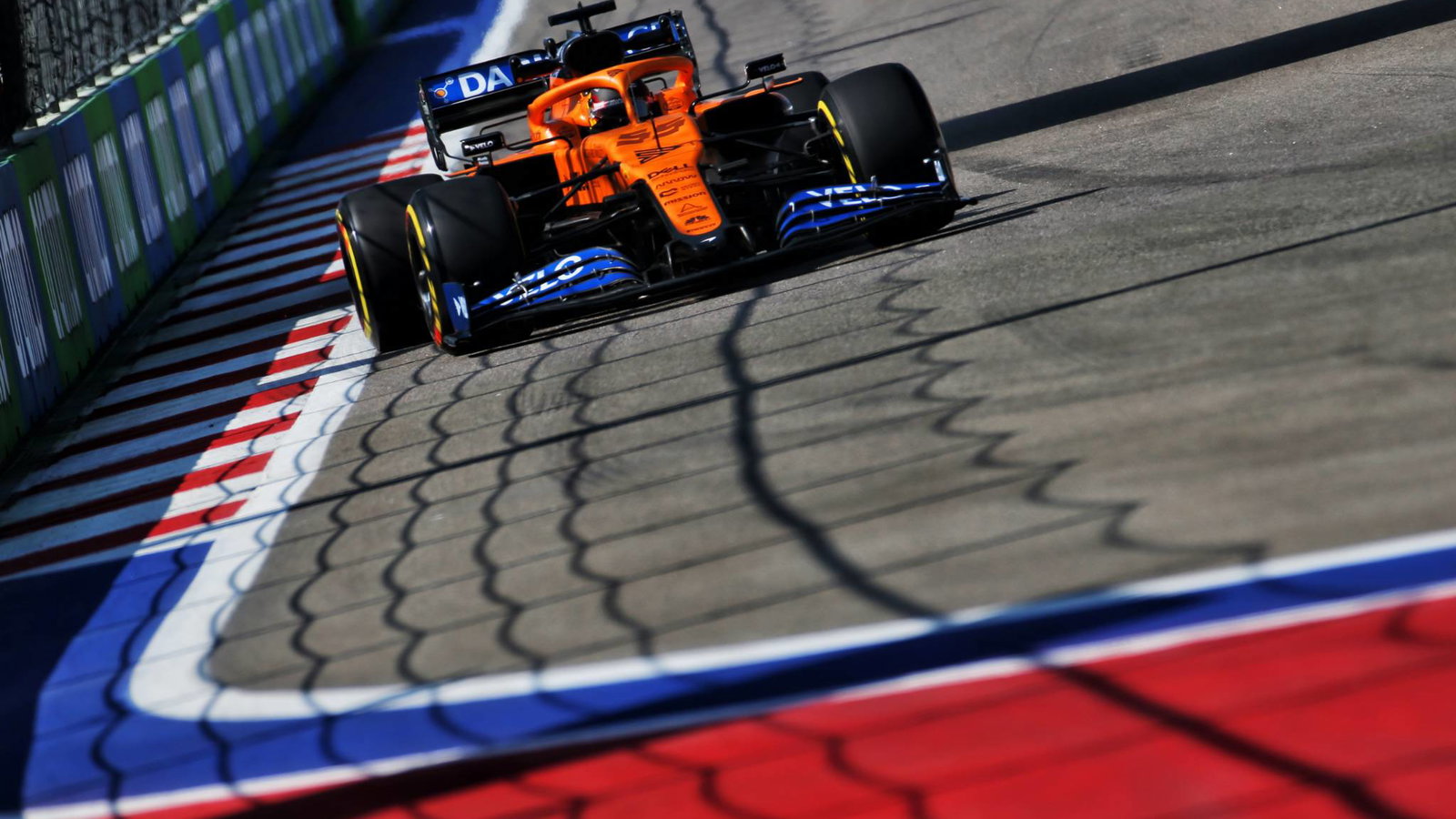 Carlos Sainz Jr (ESP) McLaren MCL35.