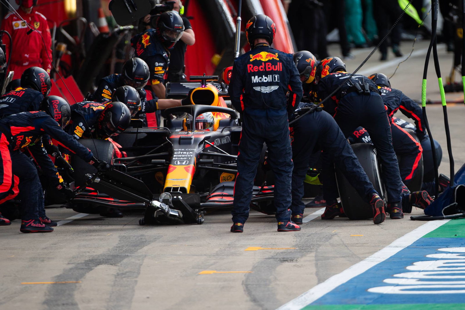 ‘No-one can stop Lewis Hamilton from winning F1 title', admit rivals