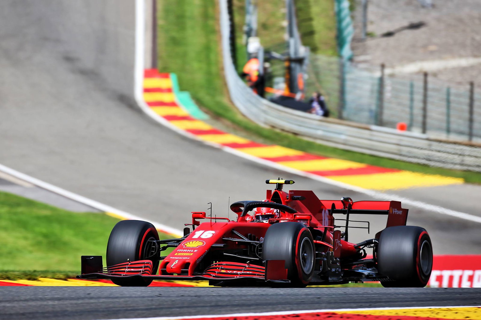 Lewis Hamilton mengalahkan rekor lap Spa untuk pole position F1 Belgia GP