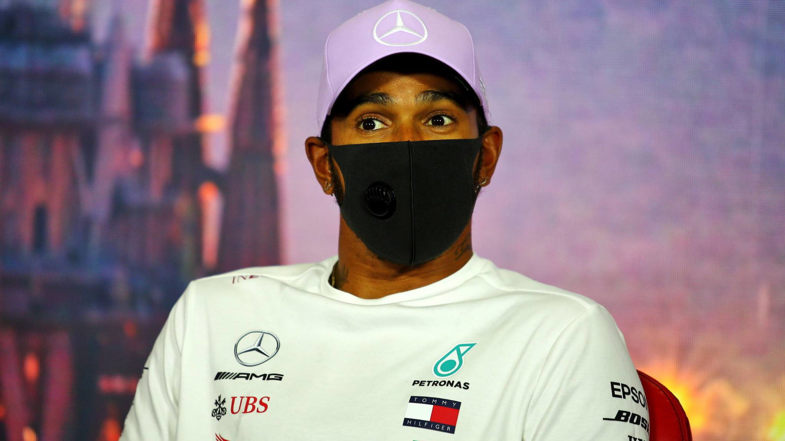 Hamilton mengatakan larangan mode kualifikasi F1 merupakan upaya langsung untuk memperlambat laju Mercedes