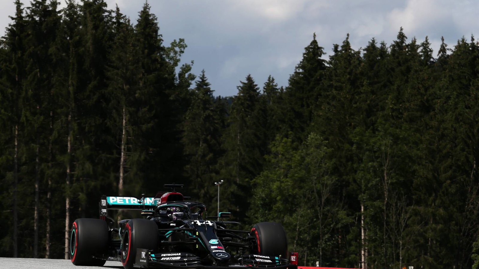 Hamilton doing a “dry dance” with heavy rain set to hit F1 in Austria