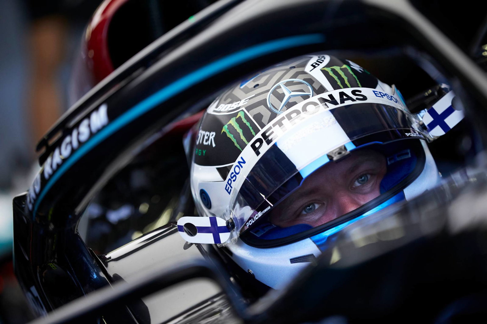 Norris mengharapkan tantangan hari balapan F1 atas rasa sakit di dada yang misterius