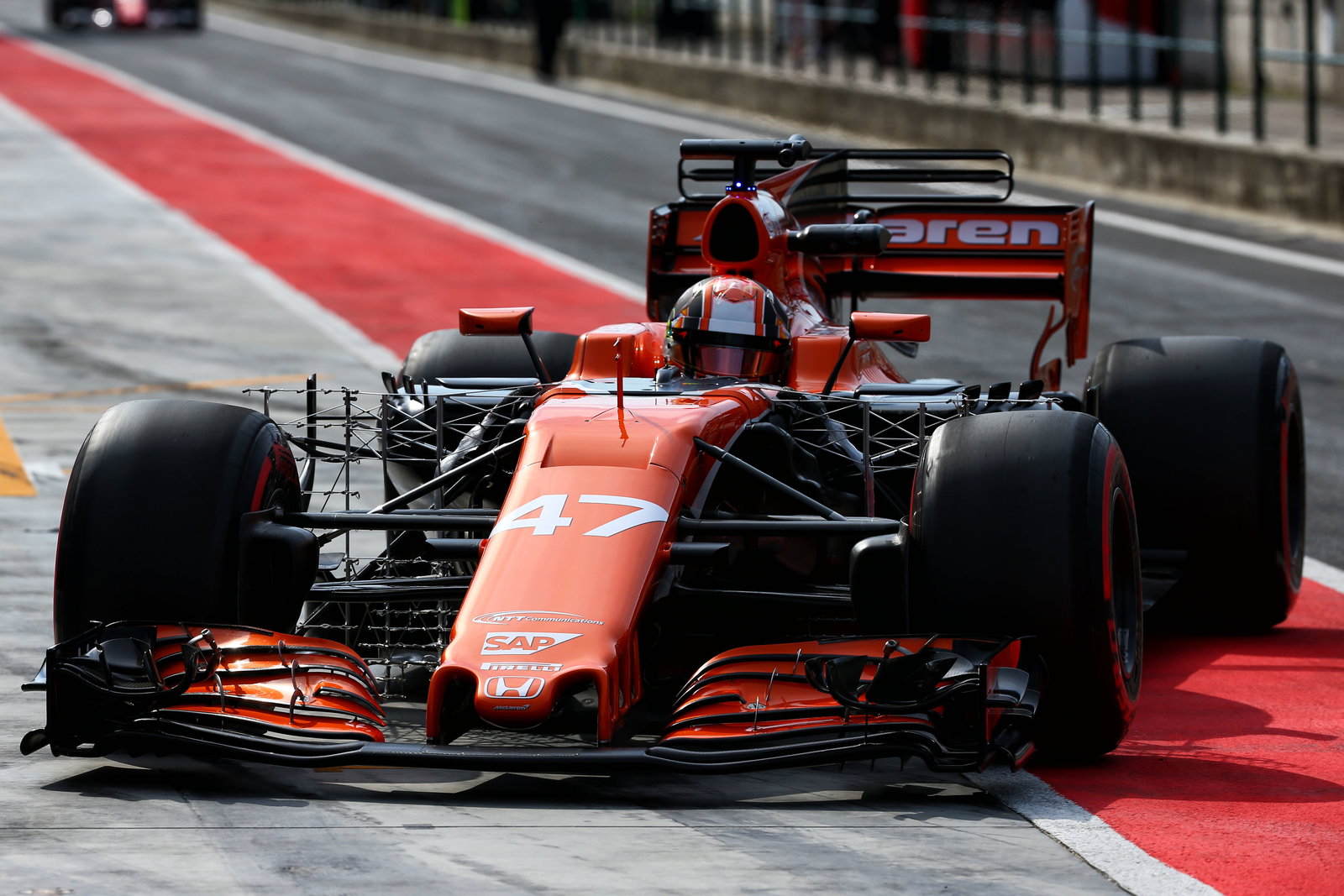 Hamilton tak mau buru-buru putuskan masa depannya