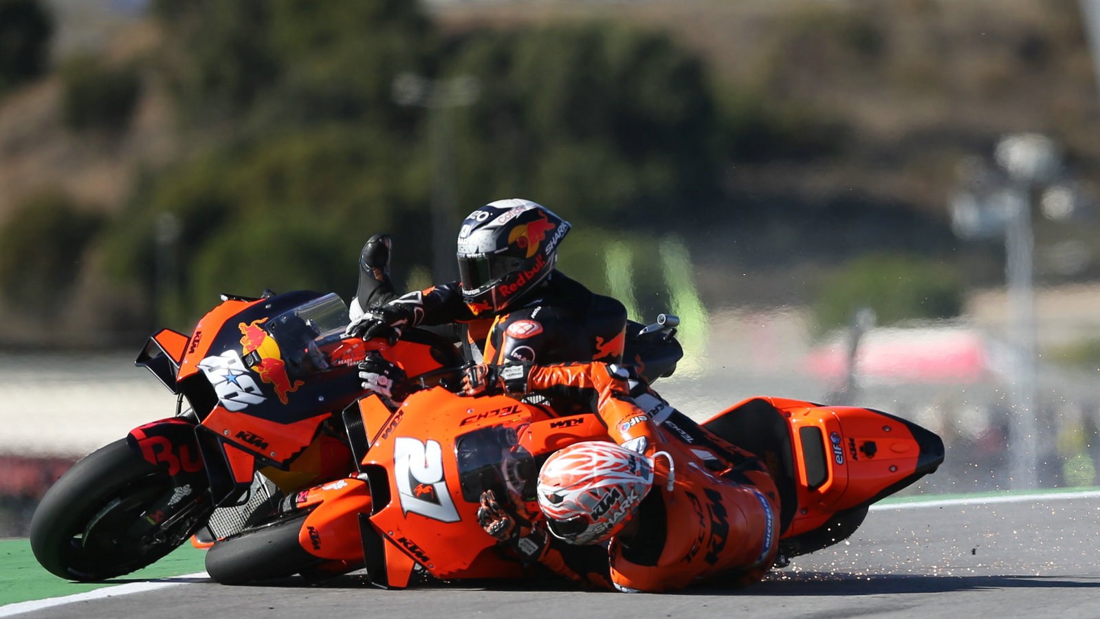 Miguel Oliveira and Iker Lecuona crash, MotoGP race, Algarve MotoGP, 7 November 2021