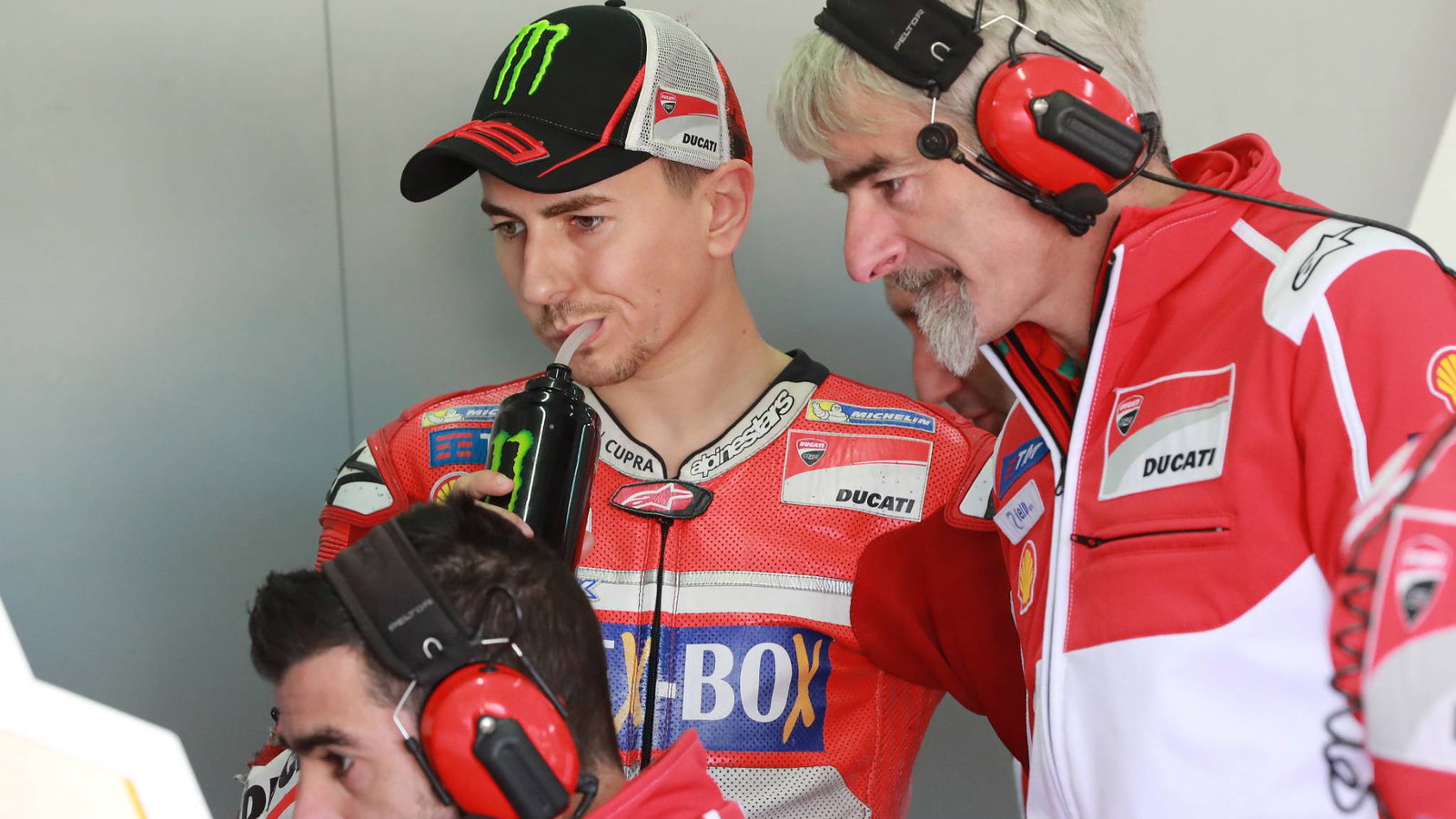MotoGP Valencia Test: Lorenzo: Current bike better than 'semi-new'