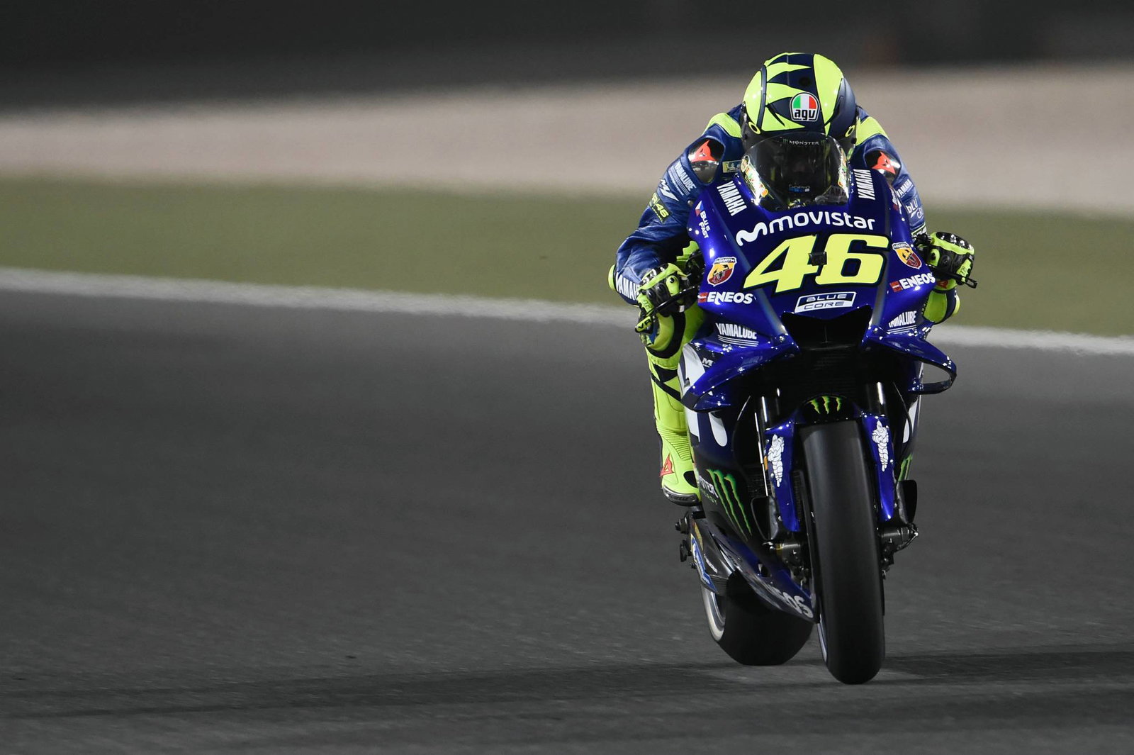 Video: Tetap di sini atau pergi? Kursi MotoGP pabrik 2019 ...