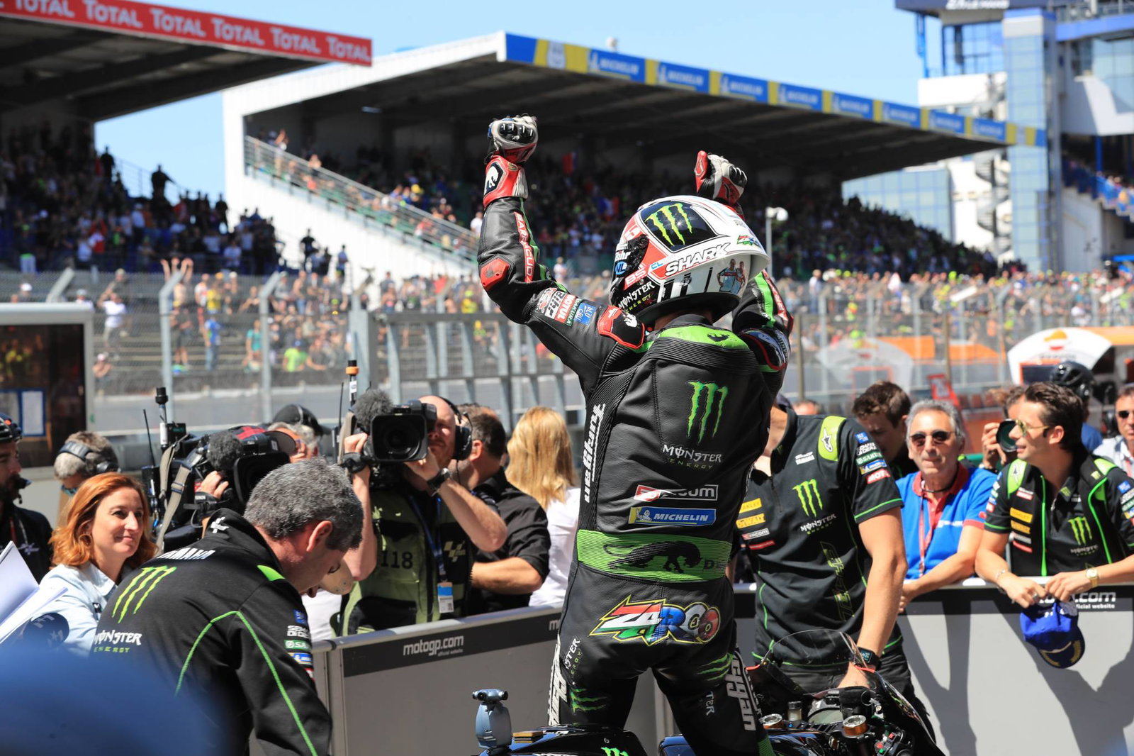 Le Mans MotoGP: Crutchlow undergoing medical checks