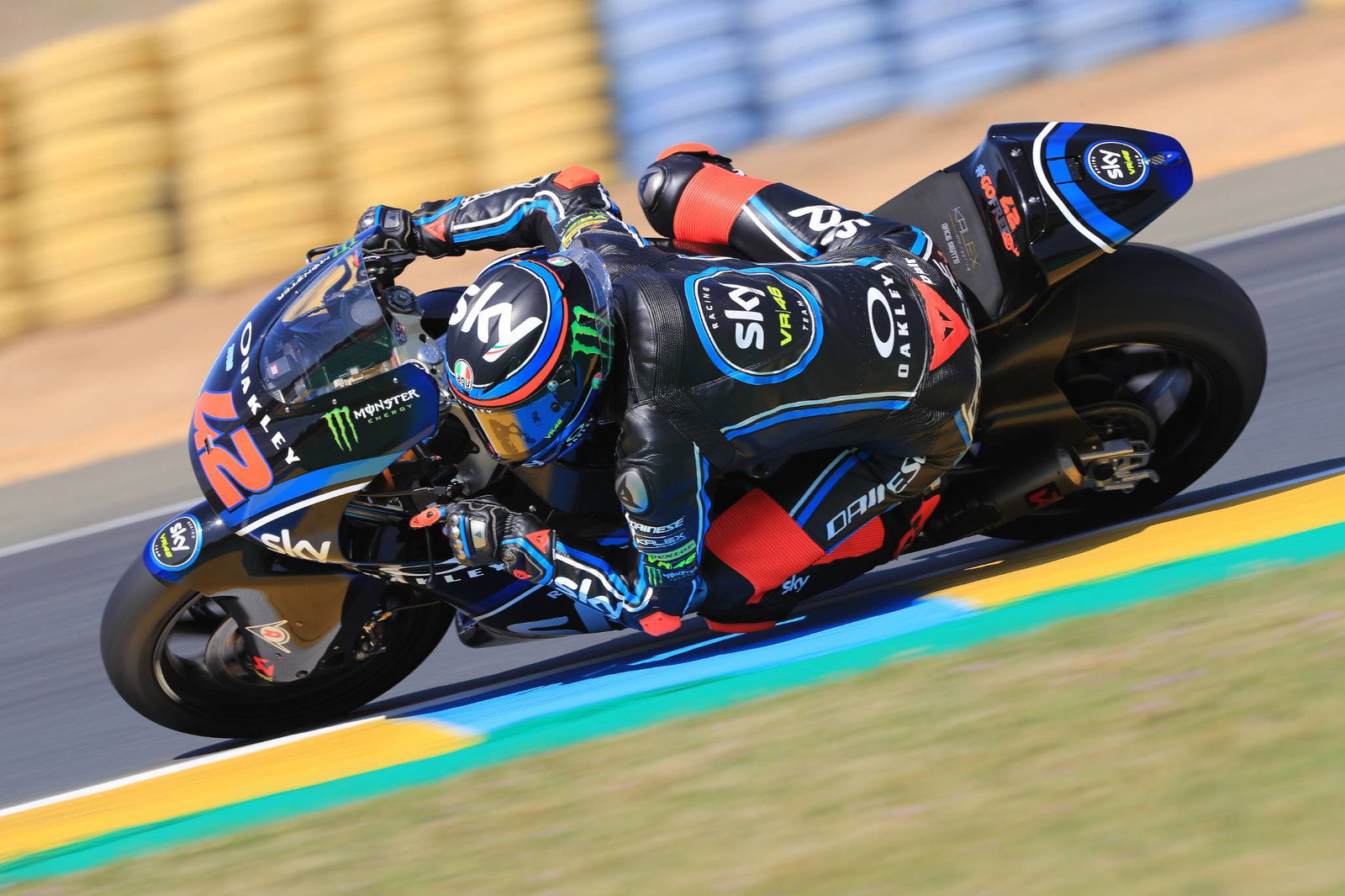 Moto2 Le Mans: Bagnaia blasts away for French win