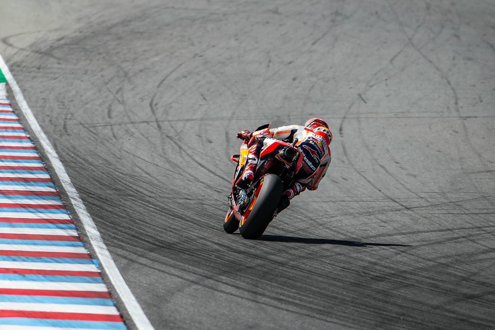 Rossi memimpin FP3, Vinales gagal masuk 10 besar