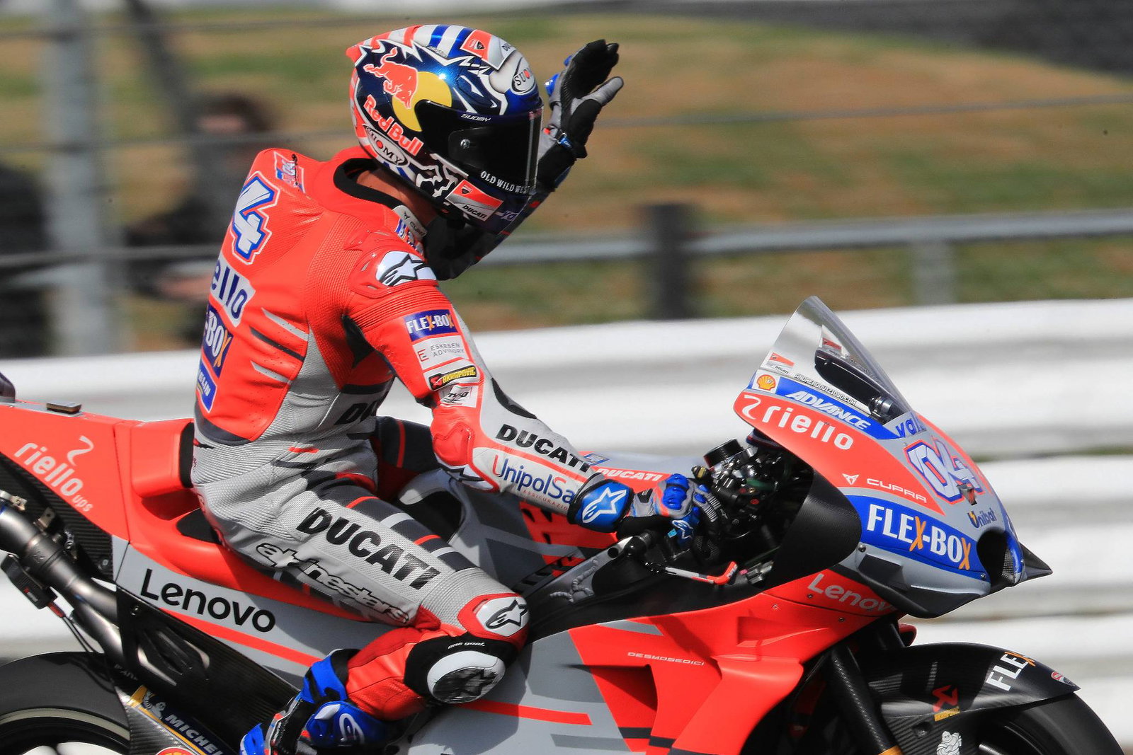 Dovizioso edges out Crutchlow at Silverstone