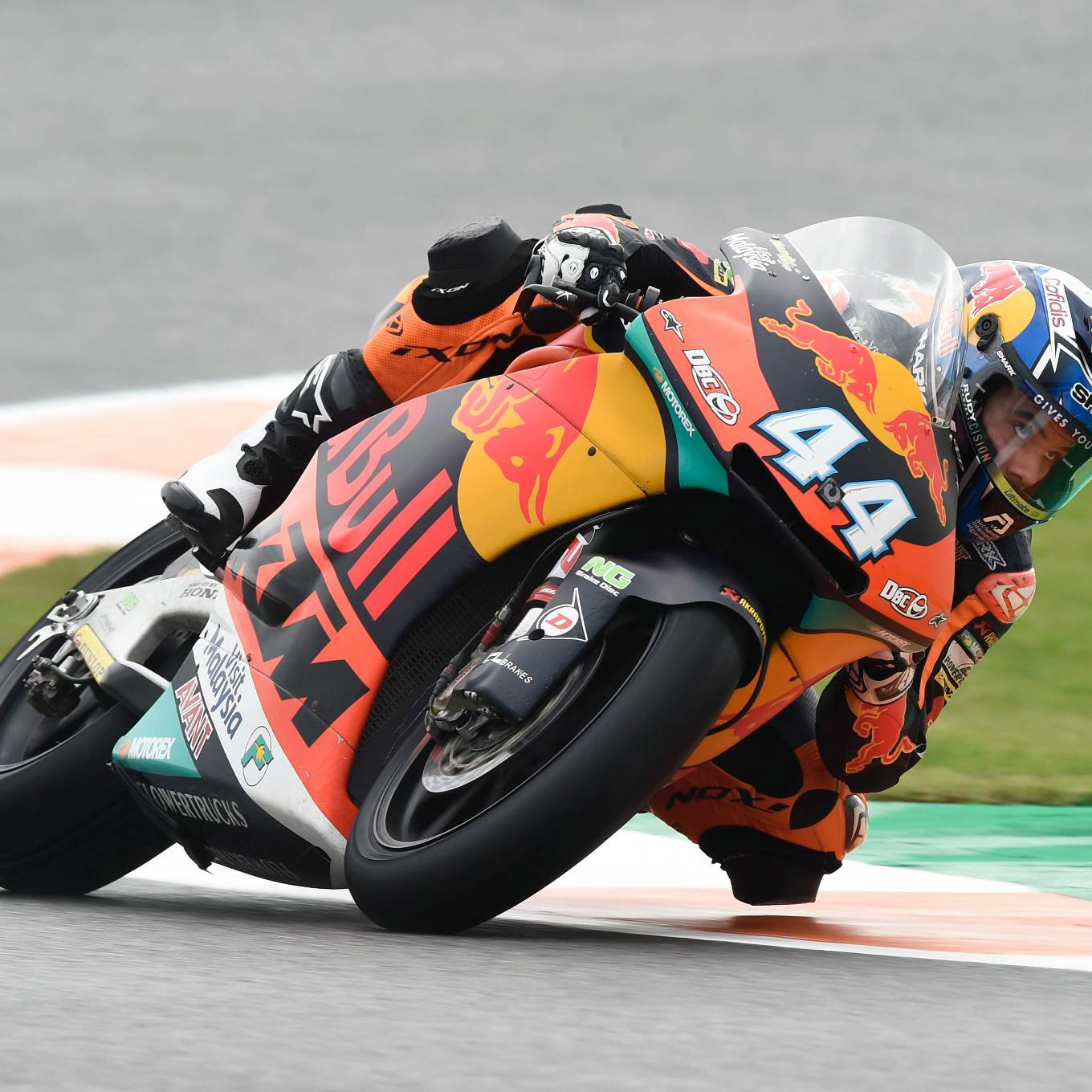 Moto2 Mugello: Oliveira yang mengagumkan kembali ke jalur kemenangan