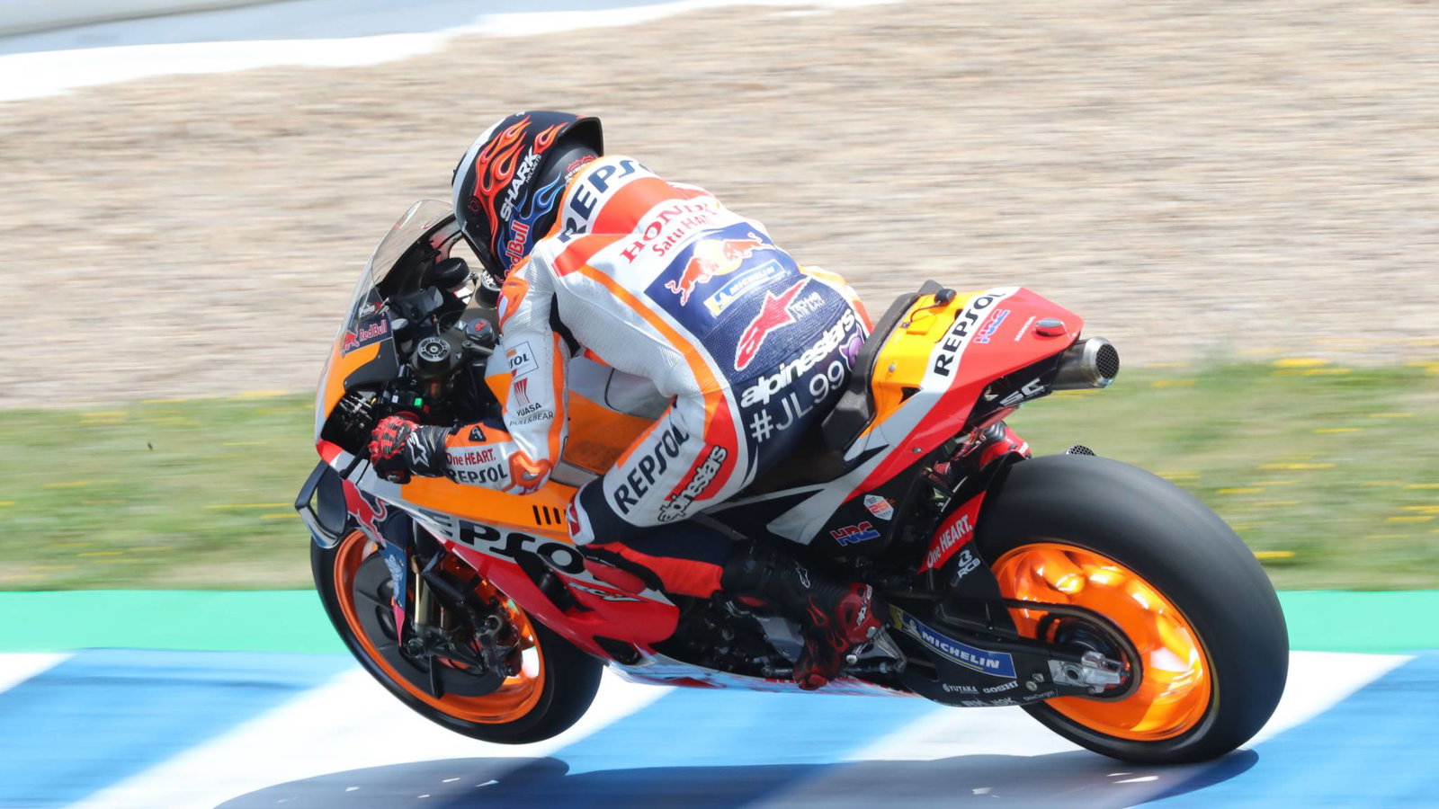 Jerez: Lorenzo 'sakit tapi oke' setelah tes jatuh