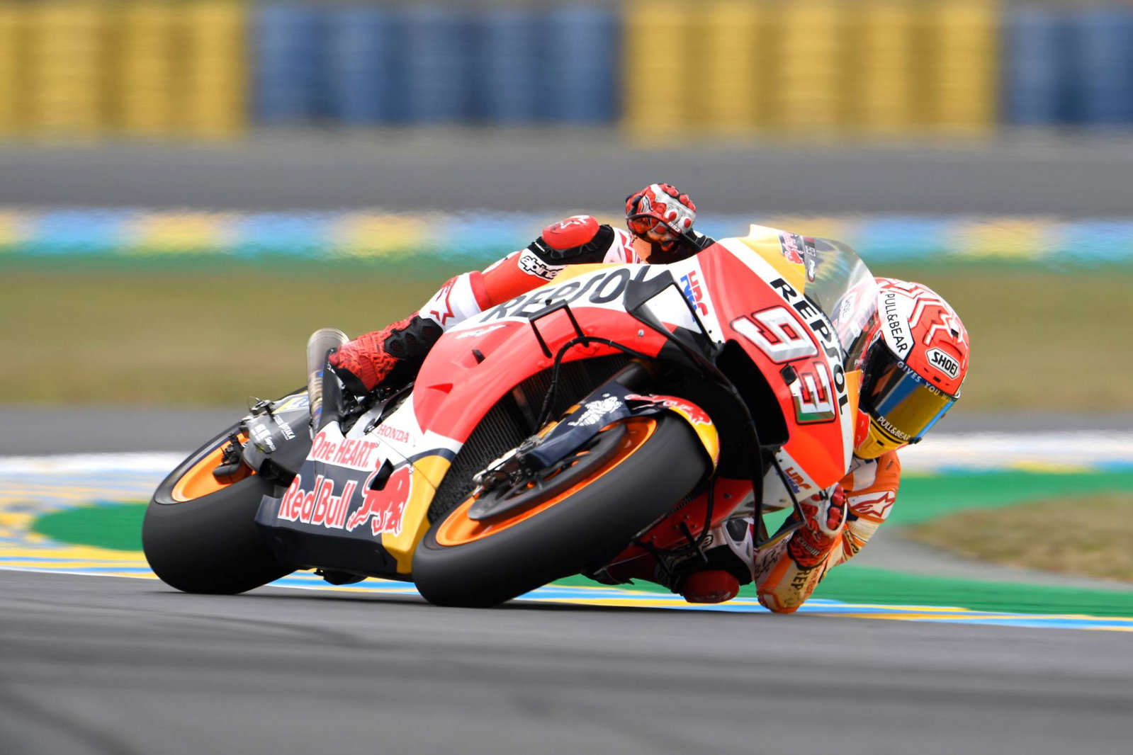 'Lebih banyak mesin, lebih sedikit risiko' - 'Berbeda' Marquez menang di Le Mans