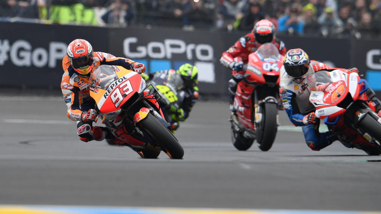 'Lebih banyak mesin, lebih sedikit risiko' - 'Berbeda' Marquez menang di Le Mans