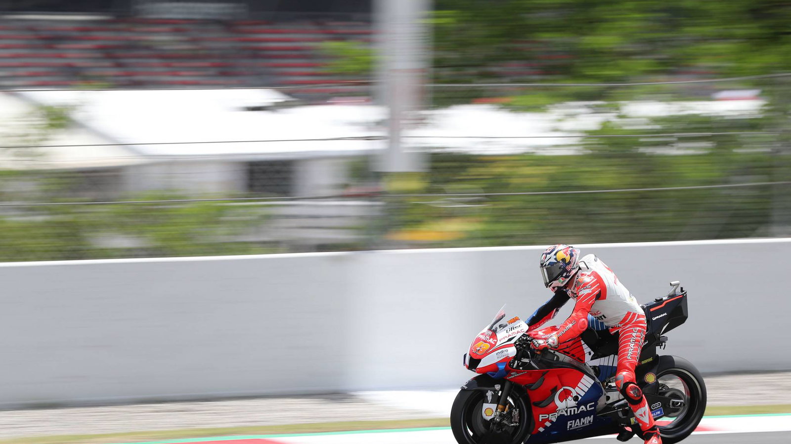 Miller ke-16, 'p **** d off' di soft 'dramas'